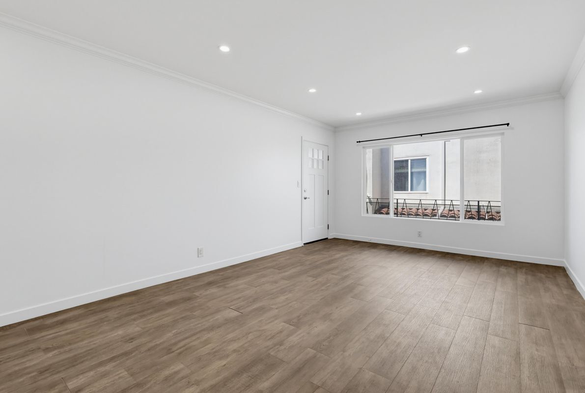 Building Photo - 6065 Pickford Pl