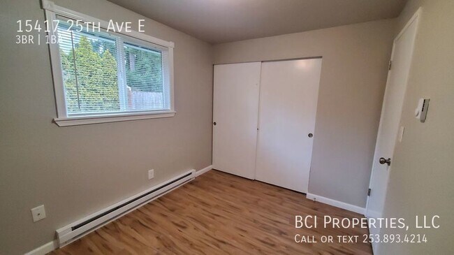 Building Photo - 15417 25th Ave E
