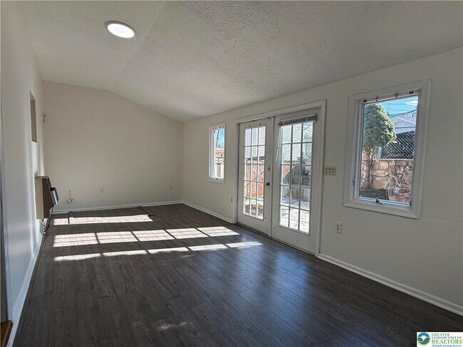 Building Photo - 1177 Arcadia St