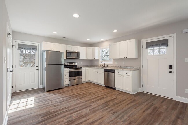 Building Photo - 253 W Watt St