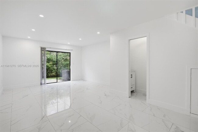 Building Photo - 6850 NW 173rd Dr