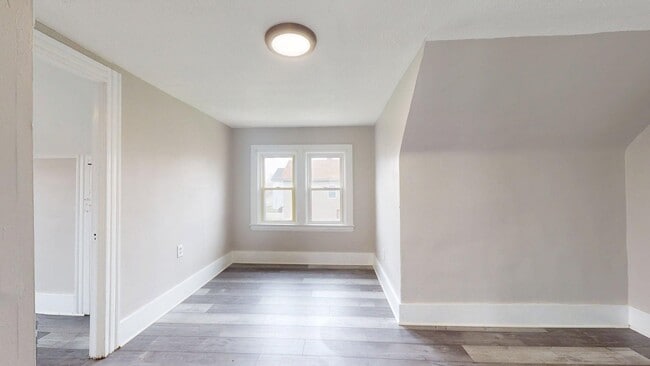 Building Photo - Lorain 2 Bedroom Single Family Home