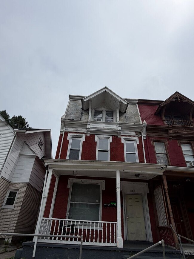 Building Photo - 139 N 13th St