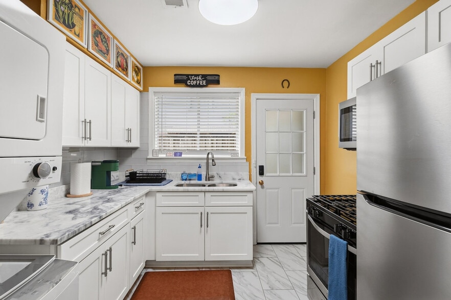 Building Photo - 3548 Barwood Cir