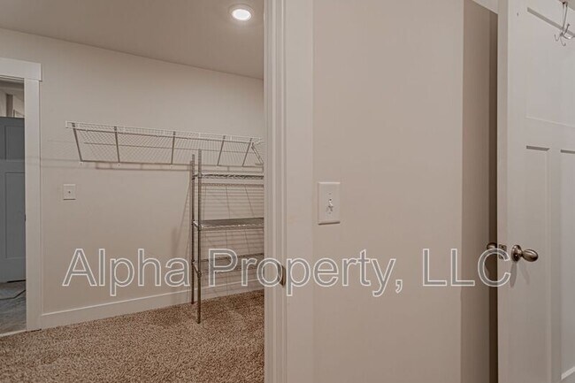 Building Photo - 126 Pewter Cir