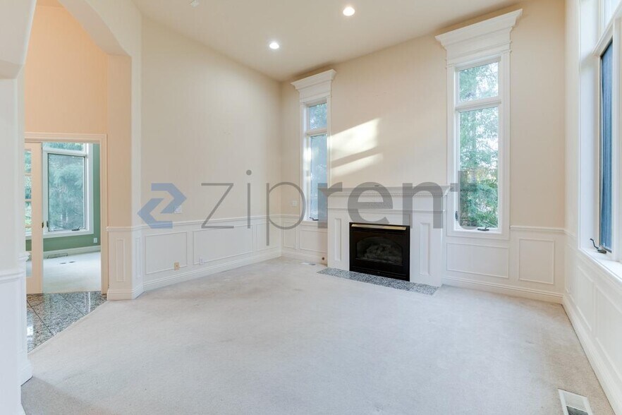 Building Photo - 16461 SE 56th Pl