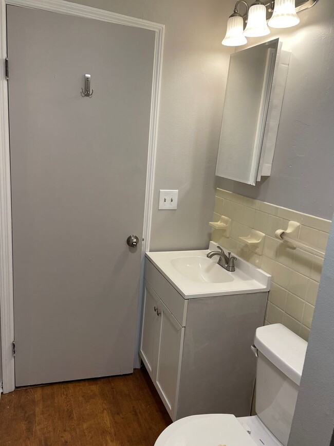 Building Photo - 4 Bedroom Home in Huber Heights