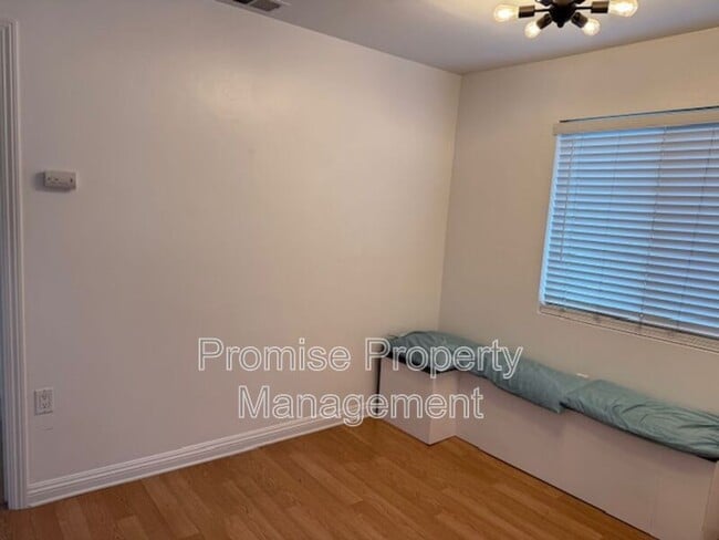 Building Photo - 106 Sea Cliff Way