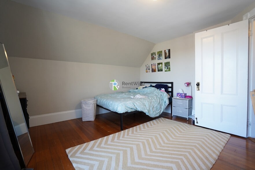 Building Photo - 27 Emery St