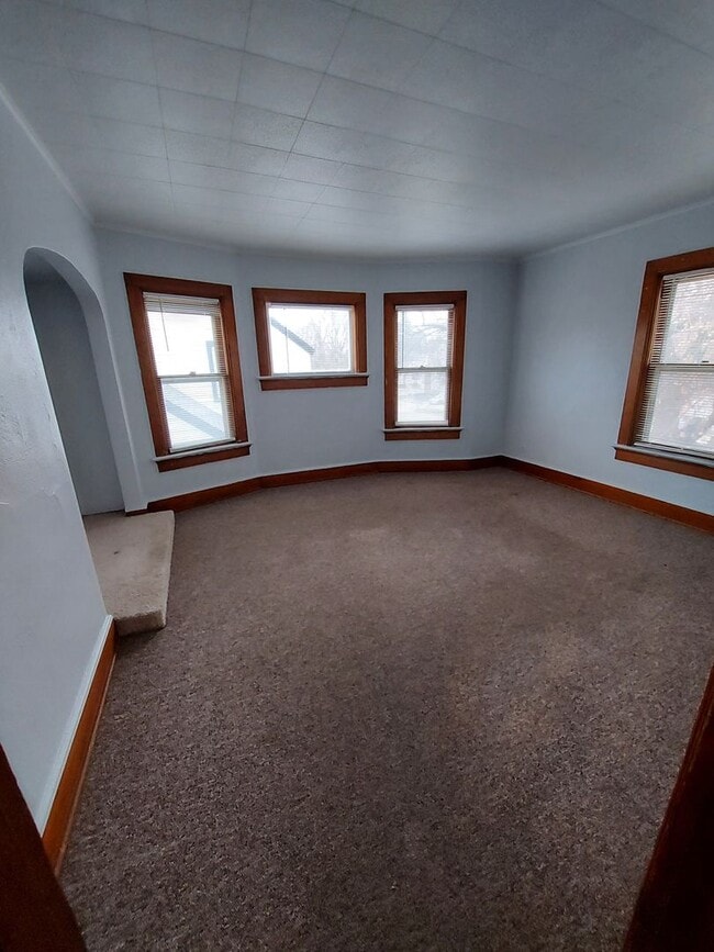 Building Photo - 920 Dousman St