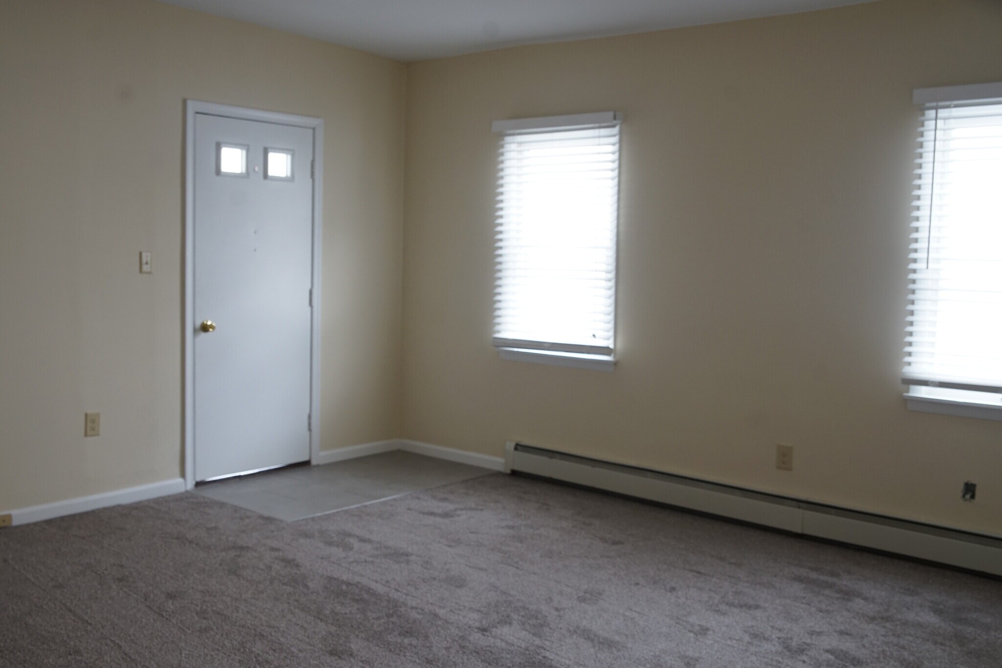 Building Photo - 226 Crane St