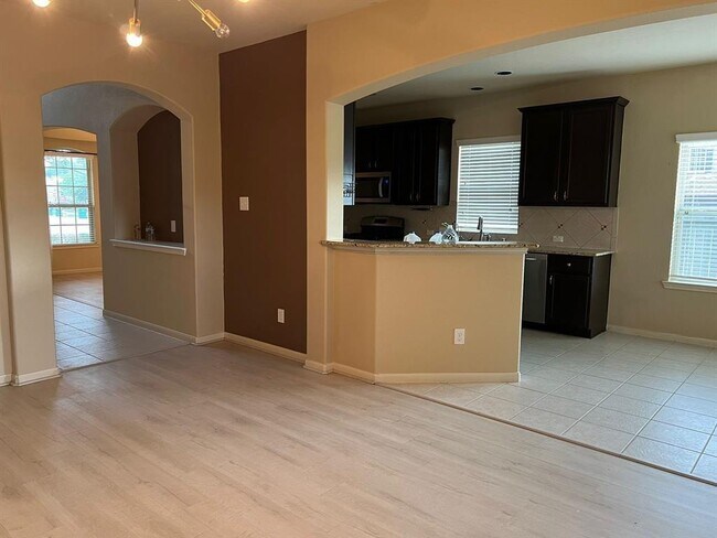 Building Photo - 2203 Oak Rise Dr