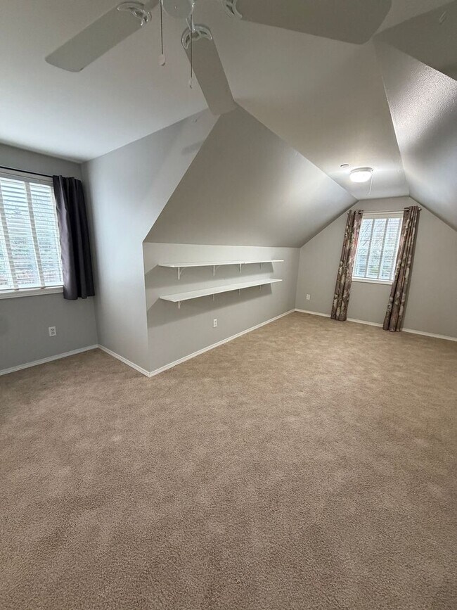 Building Photo - 2060 Hammond Ave