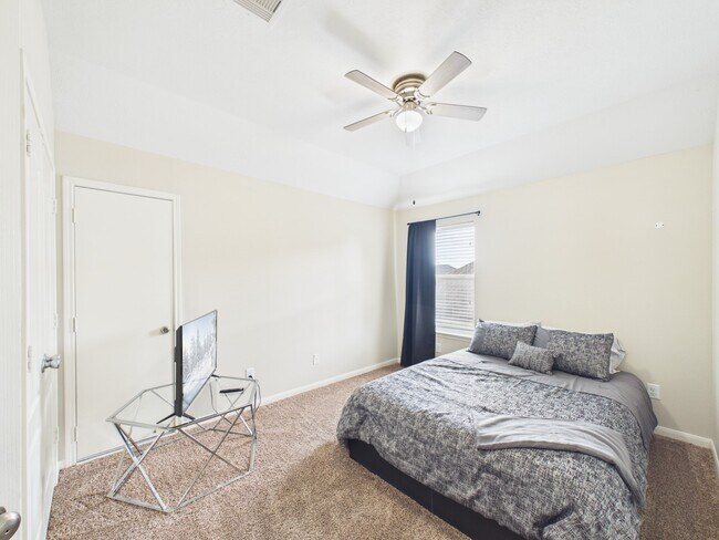 Building Photo - 9426 Russeff Field Ln