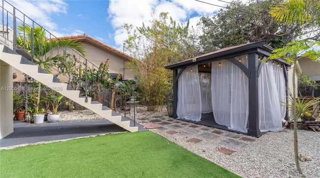 Building Photo - 3522 SW 25th St