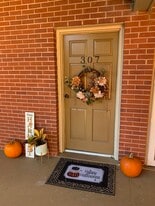 Building Photo - 250 Little St