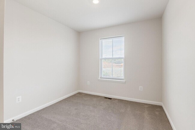 Building Photo - 105 Milburn Dr