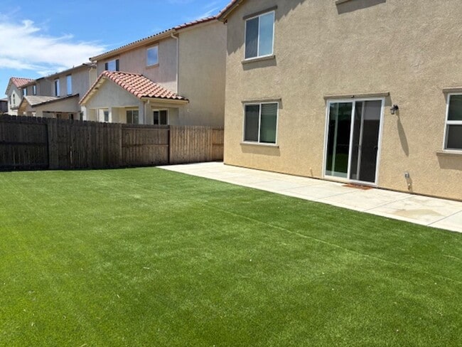 Building Photo - Newer Home with Owned Solar and 4 Bedrooms...