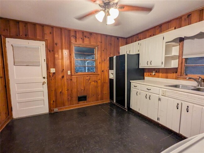 Building Photo - 2019 Bramblewood Dr NE