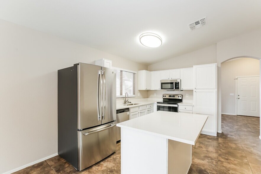 Building Photo - 823 W Bowker St