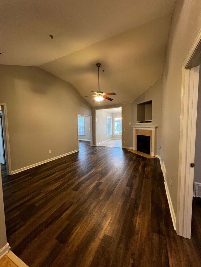 Building Photo - 3bed/2bath Townhome w/Garage - Gated Community - Plantation Estates