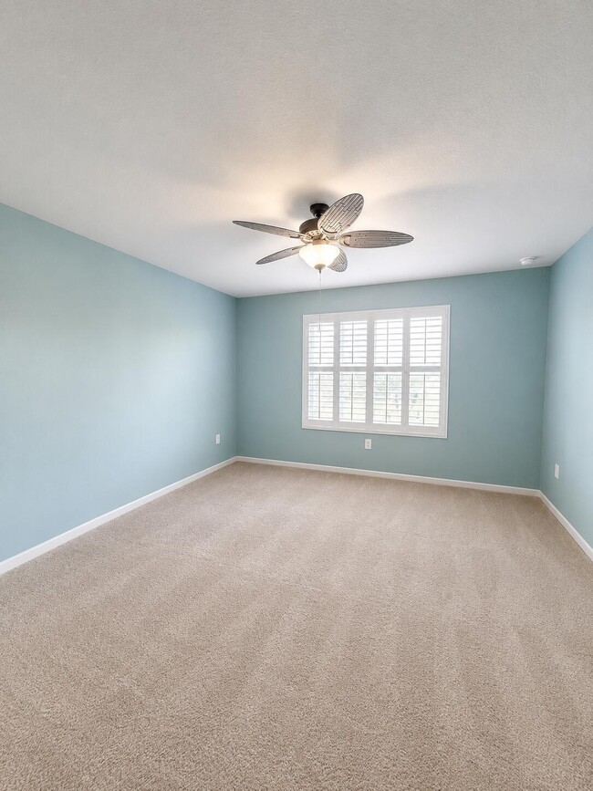 Building Photo - 812 Persimmon Pl