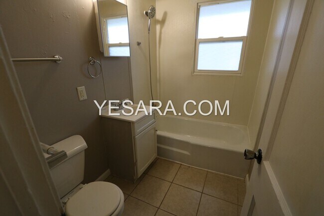 Building Photo - 112-112 Melrose Ct