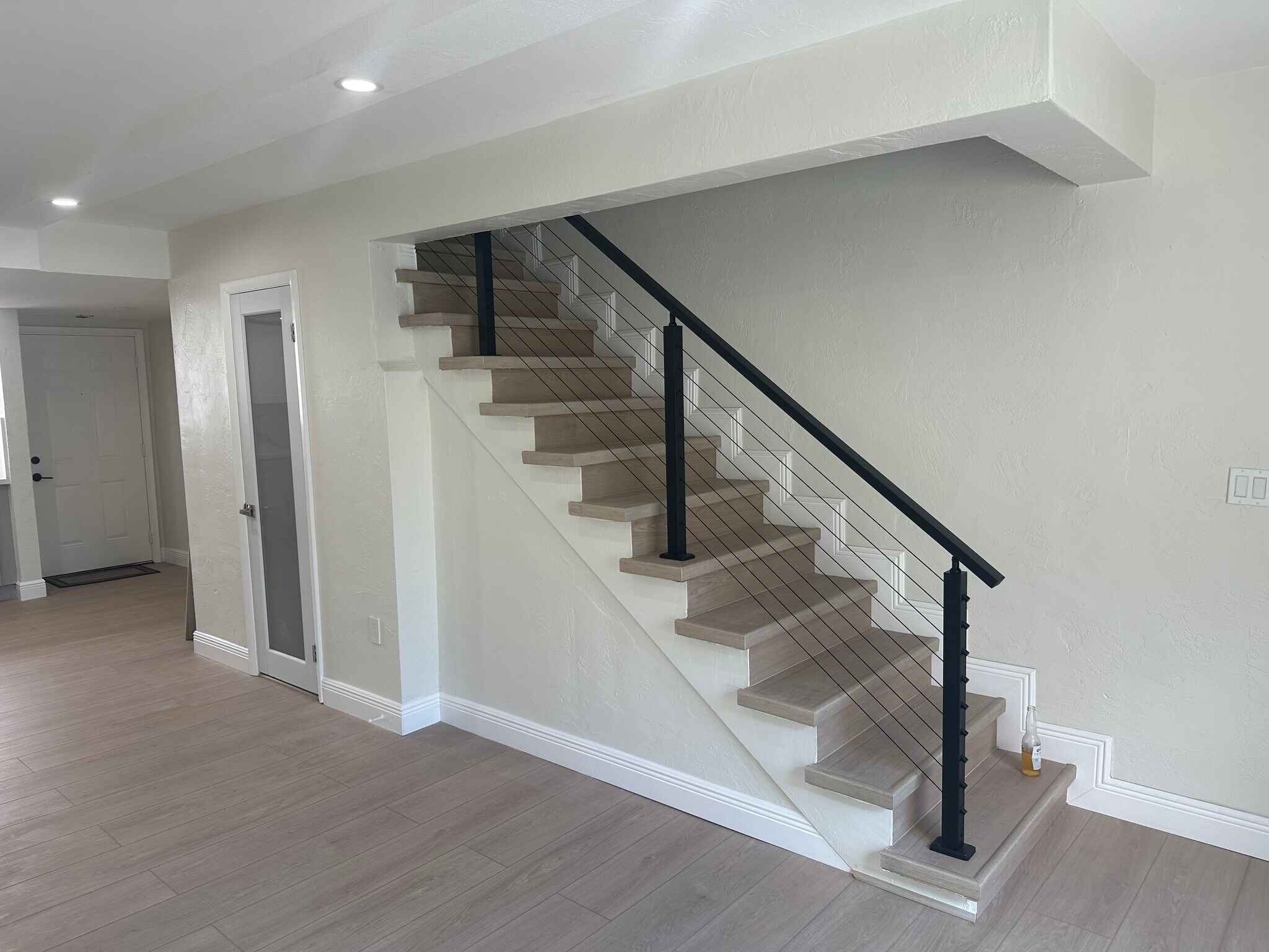 Building Photo - 465 Swallow Dr