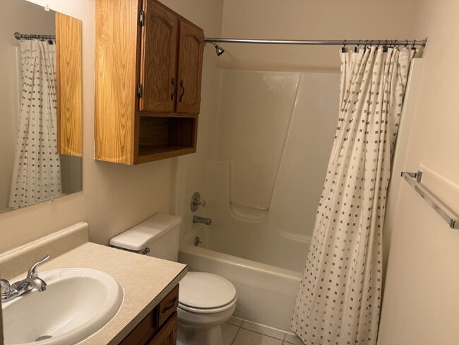 Building Photo - 2 Bedroom Apartment in Hastings – Gas and Water Included – $1,150/mo