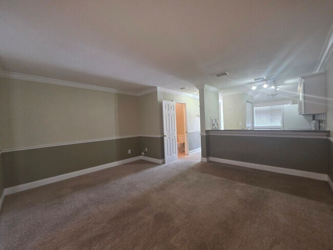 Building Photo - 2 bedroom 1/5 Bath Townhome in South Daytona