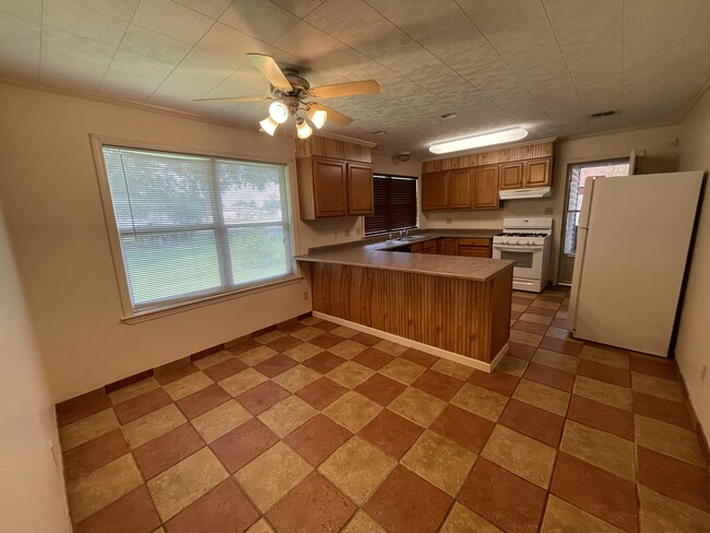 Kitchen - 501 Macon Rd