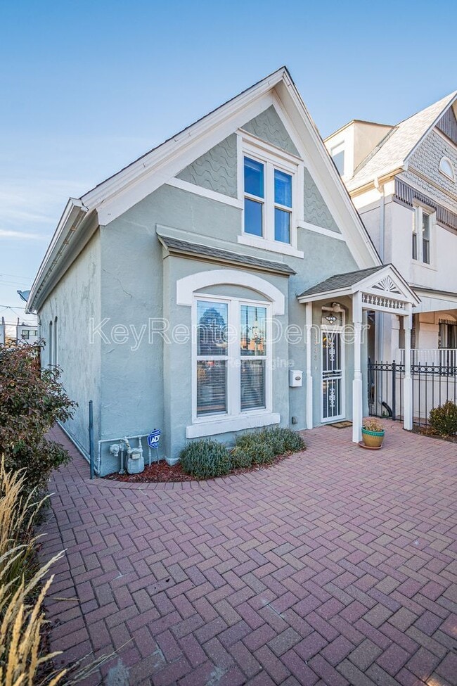 Building Photo - 3033 Welton St