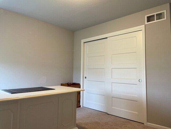 Building Photo - 708 Gingergrass Way