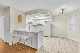 Building Photo - 924 Falconhead Ln