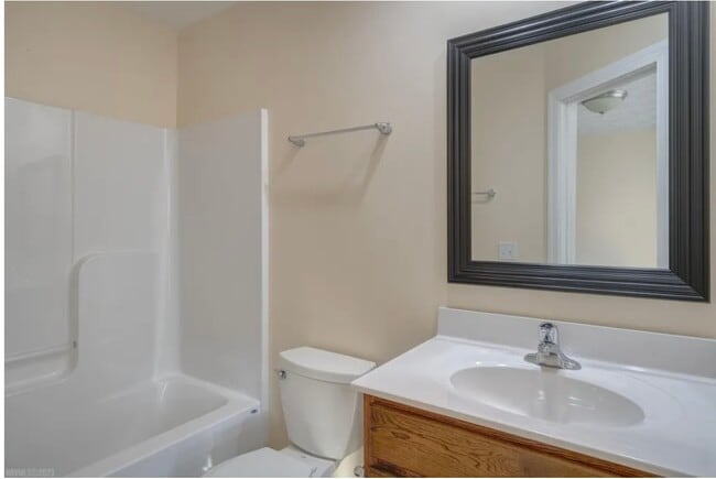 Building Photo - 435 Pin Oak Dr NW