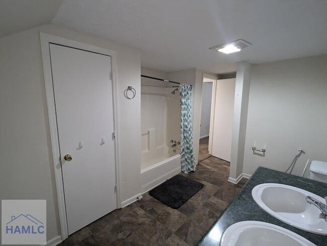 Building Photo - 414 N Caswell St