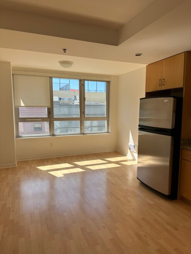 Building Photo - 650 Turk St