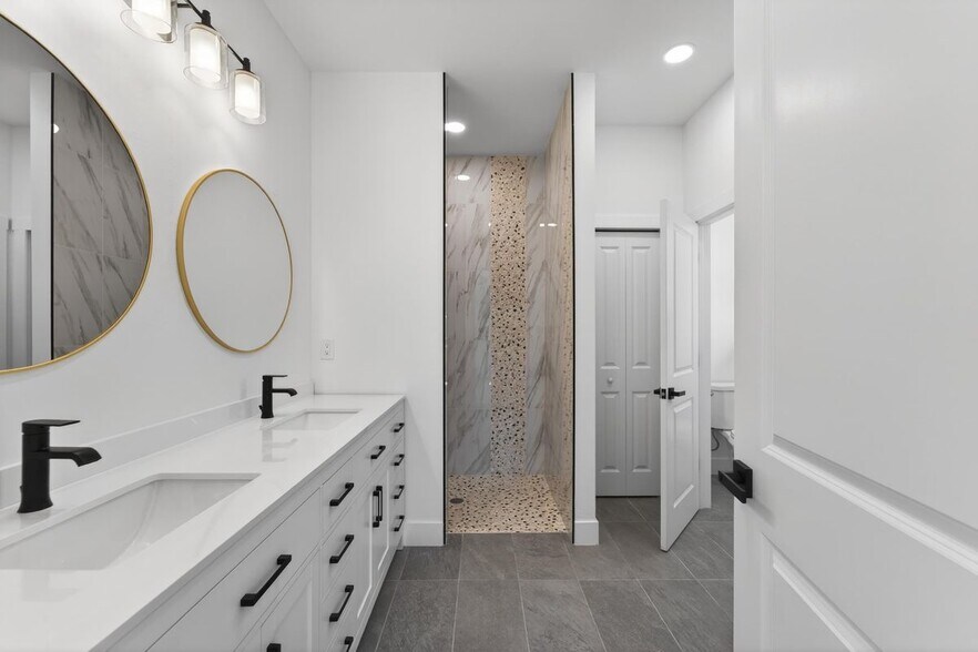 Building Photo - 14242 Ingraham Blvd