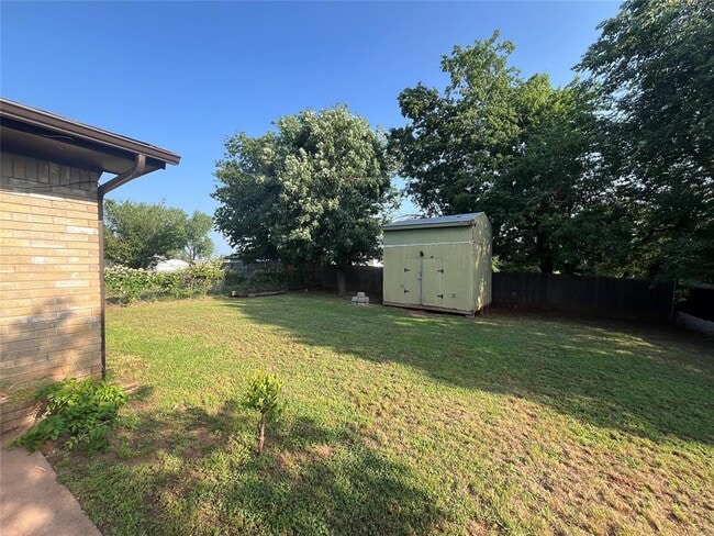 Building Photo - 1505 Kingston Rd