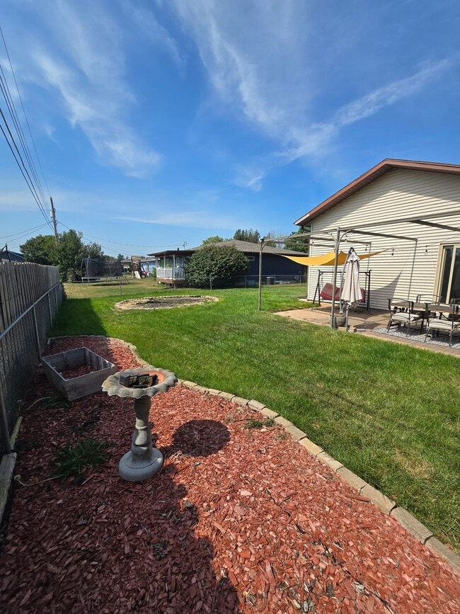 Building Photo - Charming 4-Bedroom Home with Modern Comfor...