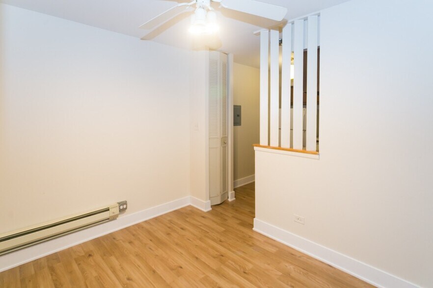 Building Photo - 675 W Wrightwood Ave