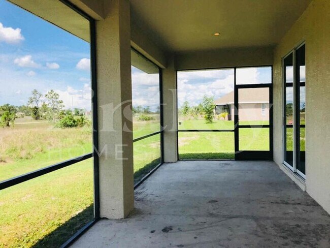Building Photo - 1215 Dodwin St E