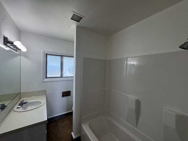 Building Photo - 1527 Santa Clara St