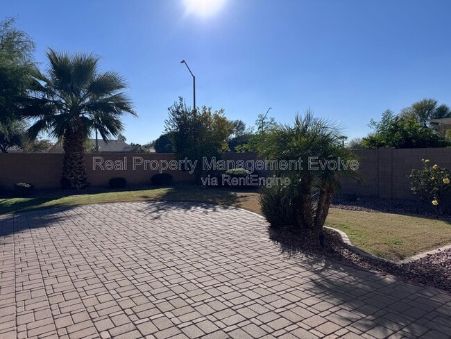 Building Photo - 13601 W Verde Ln