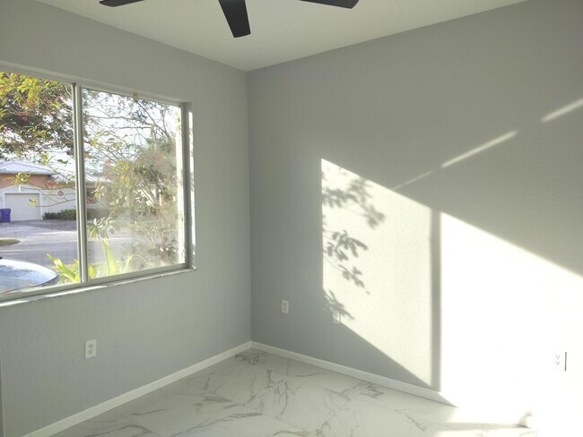 Building Photo - 826 Middleton Dr SW