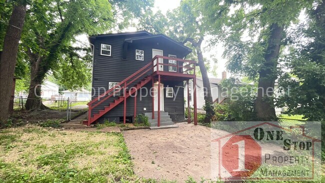 Building Photo - Beautiful 2 Bedroom 1 Bathroom Home in Ind...