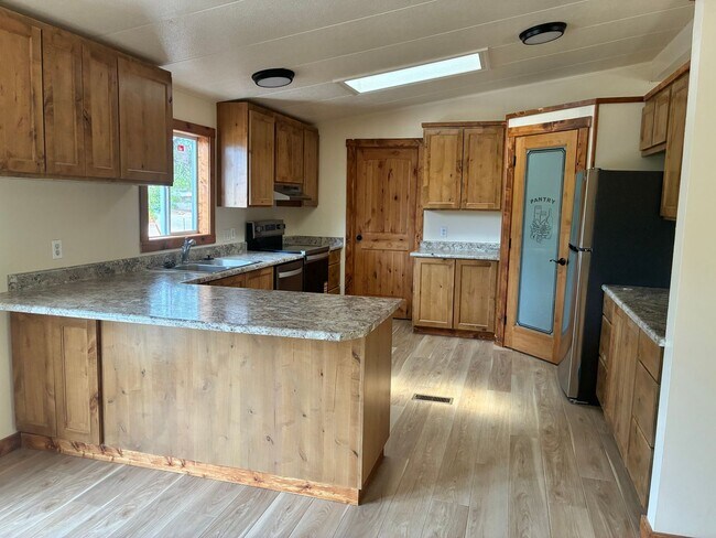 Building Photo - Fully Remodeled 5 Bedroom Home on 1 Acre with Shop, RV Parking & Stunning Views In Shady Cove