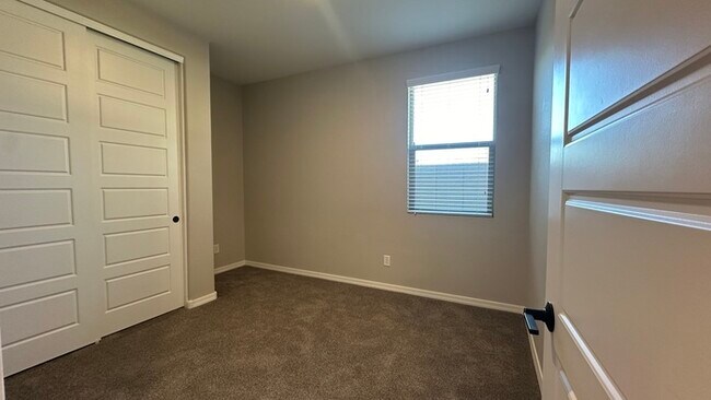 Building Photo - 2812 E Sunland Ave
