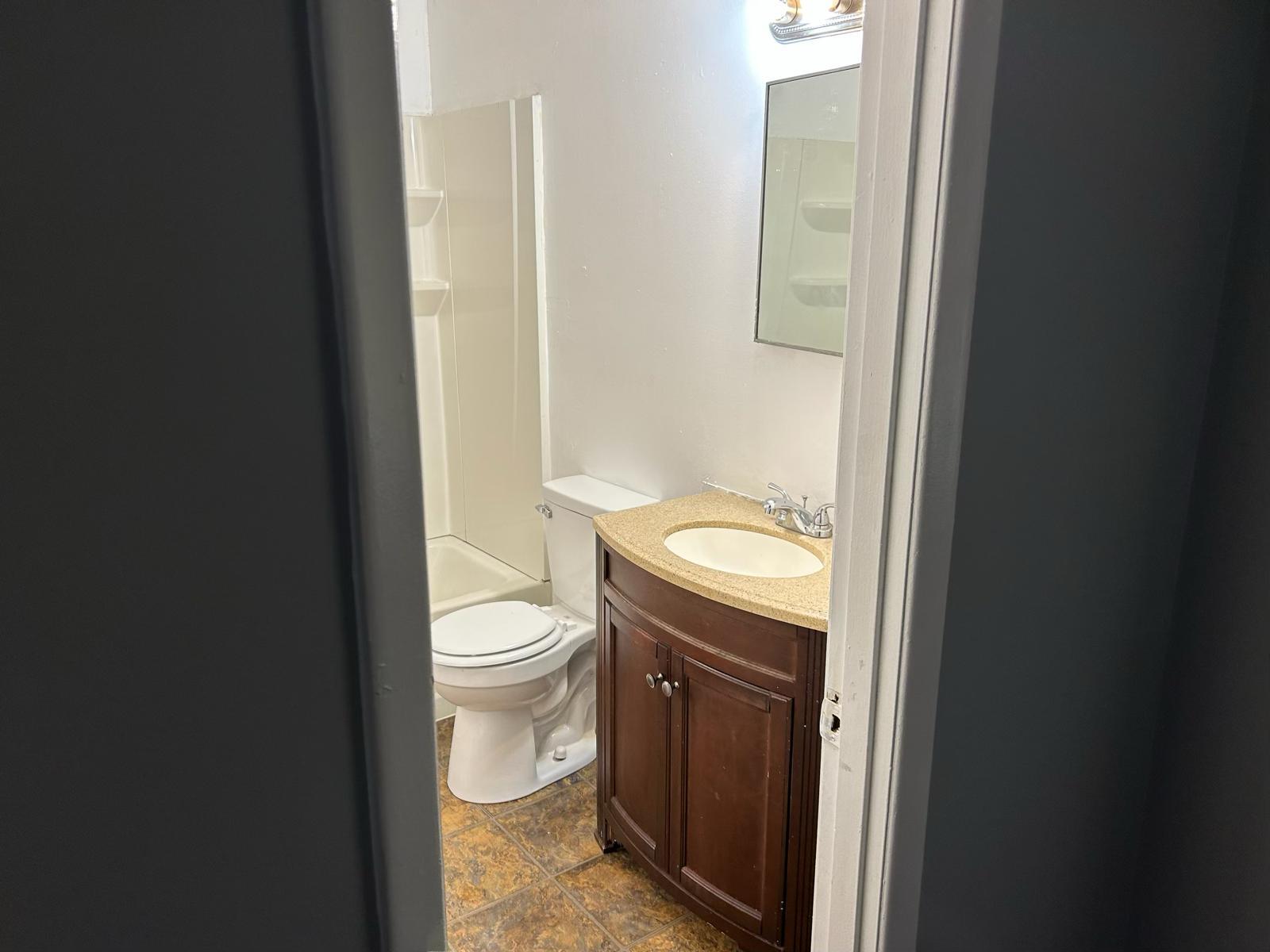 Building Photo - 2336 Lake Ave