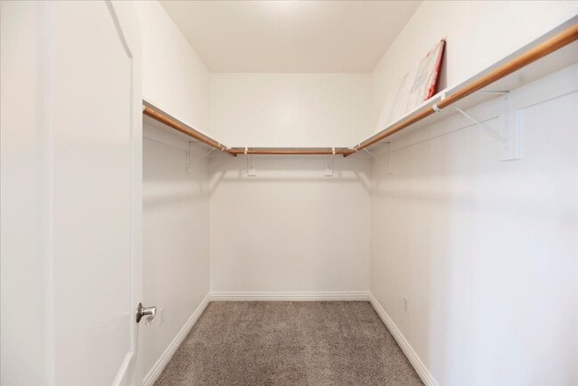 Building Photo - 637 N Fairview St